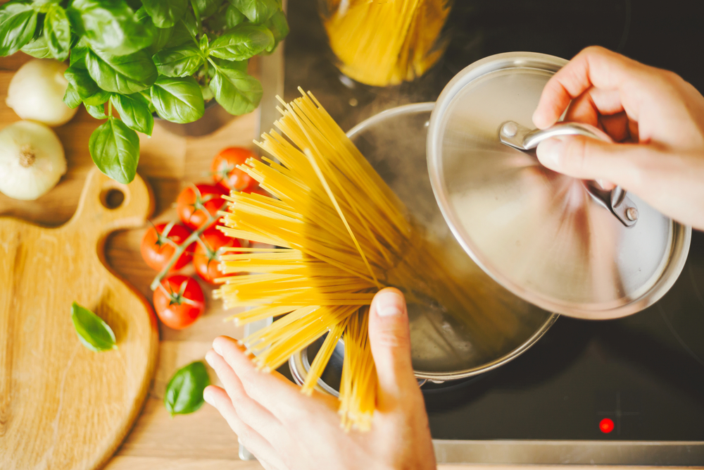 Jak prawidłowo gotować makaron? Fot. nerudol/Shutterstock