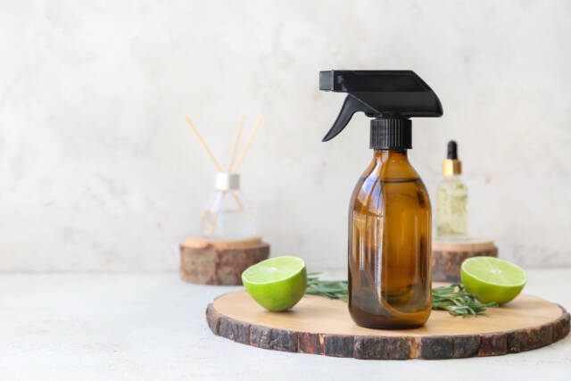Ekologiczne odświeżacze do powietrza można przyrządzić samodzielnie w domu. Źródło: Pixel-Shot/Shutterstock