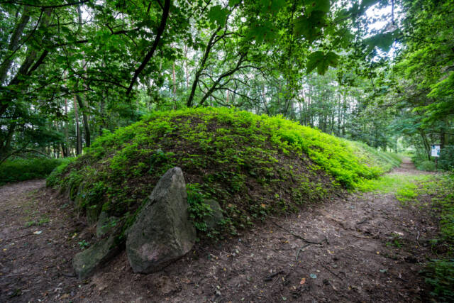 Megalityczna piramida w Wietrzychowicach. Źródło: bchyla/Shutterstock