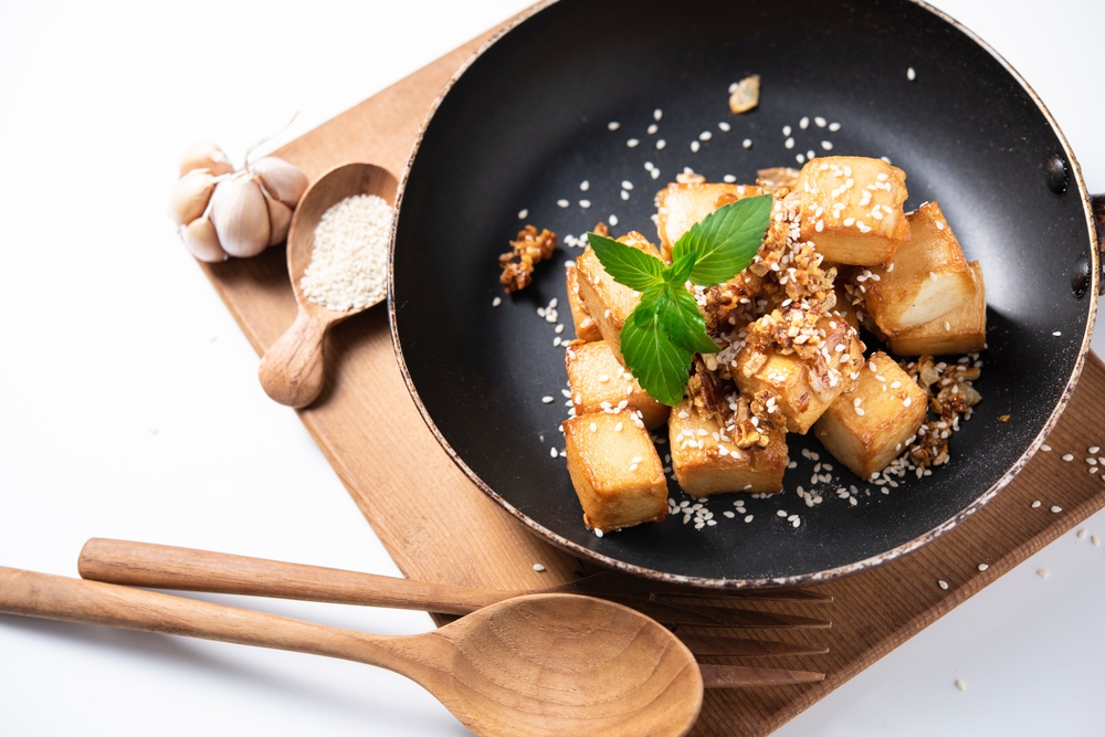 Co zrobić żeby tofu było chrupiące? Źródło: khuncho24/Shutterstock