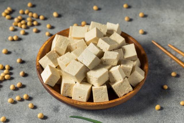 Co to jest tofu i z czego jest zrobione? Źródło: Brent Hofacker/Shutterstock
