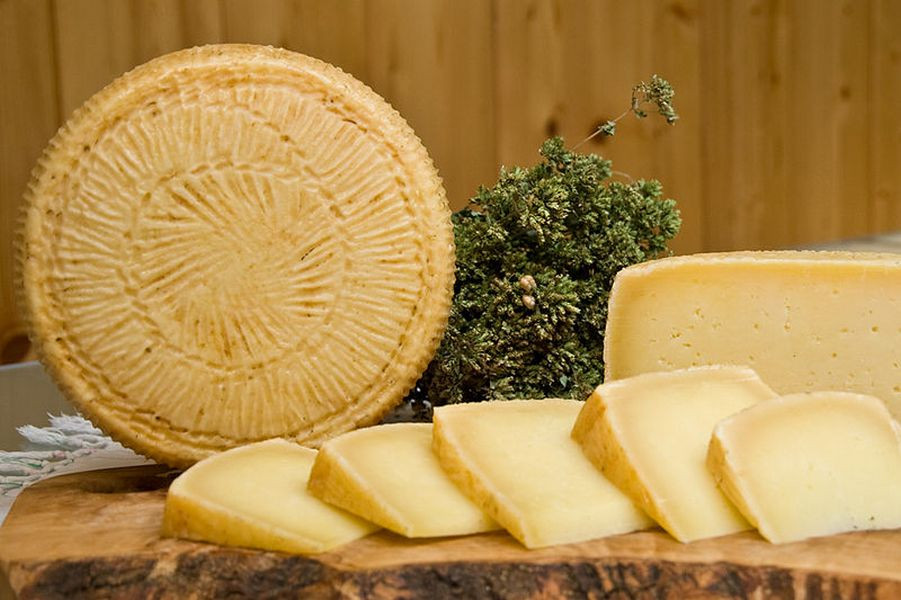 Ser Pecorino z miasta Filiano; źródło: Wikimedia Commons