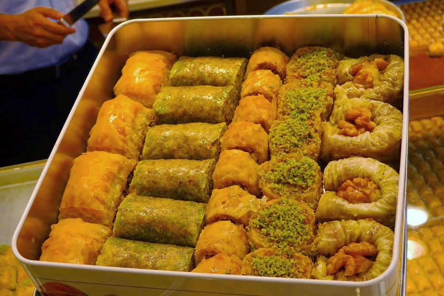 Baklava – słynny wschodni deser z ciasta filo; źródło: Wikimedia Commons