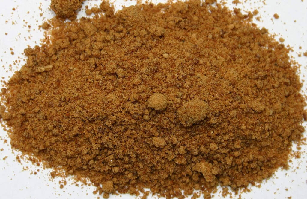 Cukier palmowy o brązowym kolorze. I, Fritzs [CC BY-SA 3.0], via Wikimedia Commons