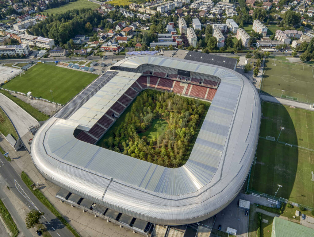 Klaus Littmann „FOR FOREST - Die ungebrochene Anziehungskraft der Natur“mWörthersee Stadion Klagenfurt | Austria. Źródło: forforest.net