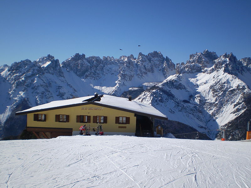 Góry w Forni di Sopra. By Pierinut (Own work) [Public domain], via Wikimedia Commons