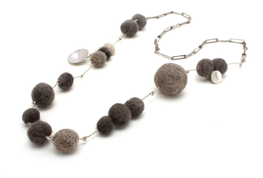 Naszyjnik z kociej sierści