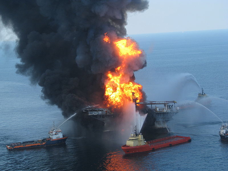 W wyniku eksplozji na Deepwater Horizon wybuchł pożar