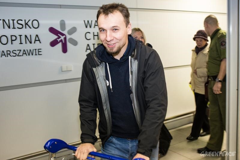 Tomasz Dziemianczuk na lotnisku w Warszawie