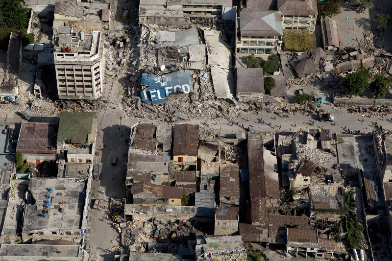 Trzęsienie ziemi, jakie 12 stycznia 2010 roku nawiedziło Haiti, poczyniło olbrzymie zniszczenia w centrum stolicy kraju, Port-au-Prince, autor: UN Photo/Logan Abassi UNDP Global/ Wikipedia CC