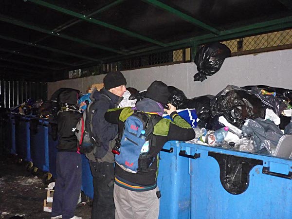 W USA, skąd freeganizm pochodzi, stał się czymś zupełnie naturalnym. W niektórych miastach Europy powstają nawet przewodniki dla freegan, opisujące miejsca, w których można dostać lub wymienić różne produkty, fot. Lucyna Dąbrowska