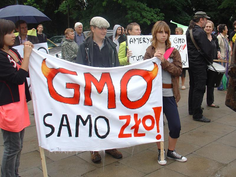 Protest przeciwko ustawie o GMO pod Sejmem