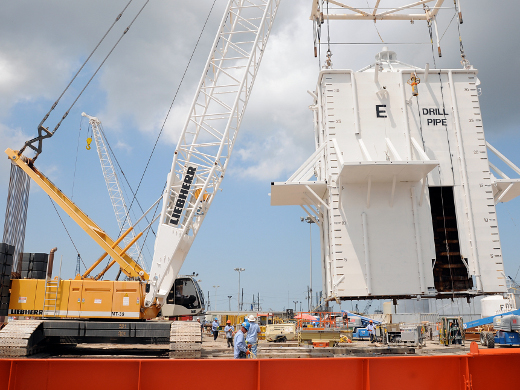 Kopuła w trakcie montażu