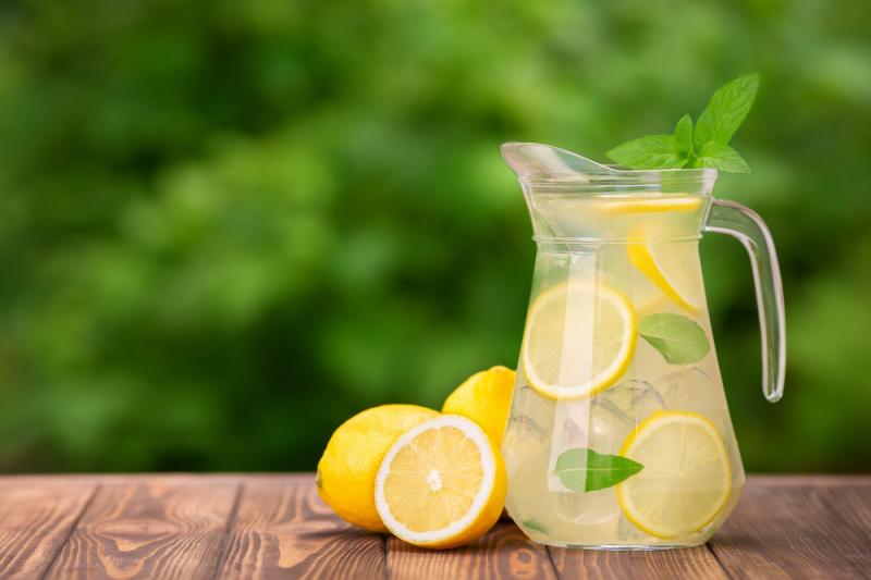 Cytrynowa lemoniada. Źródło: Alter-ego/Shutterstock
