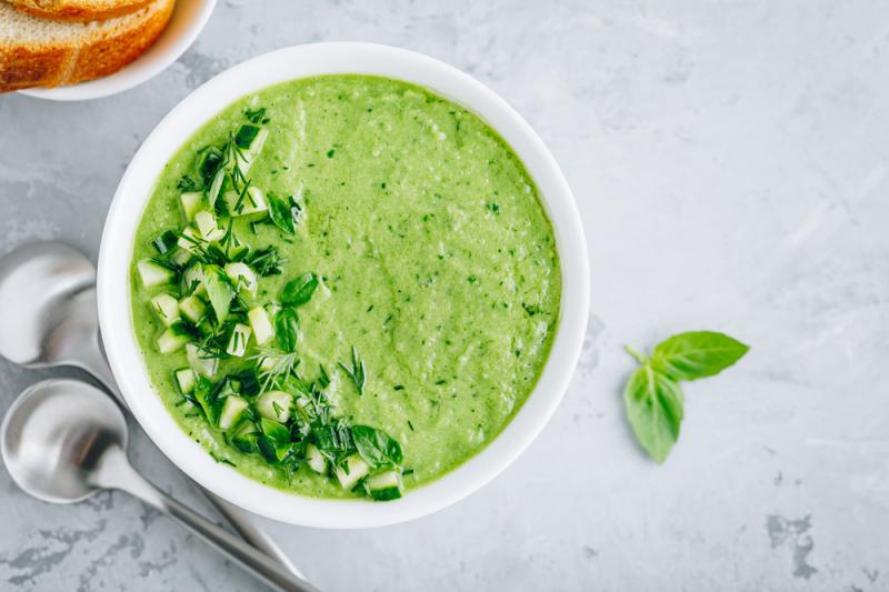 Ogórkowe gazpacho z miętą. Źródło: nblx/Shutterstock