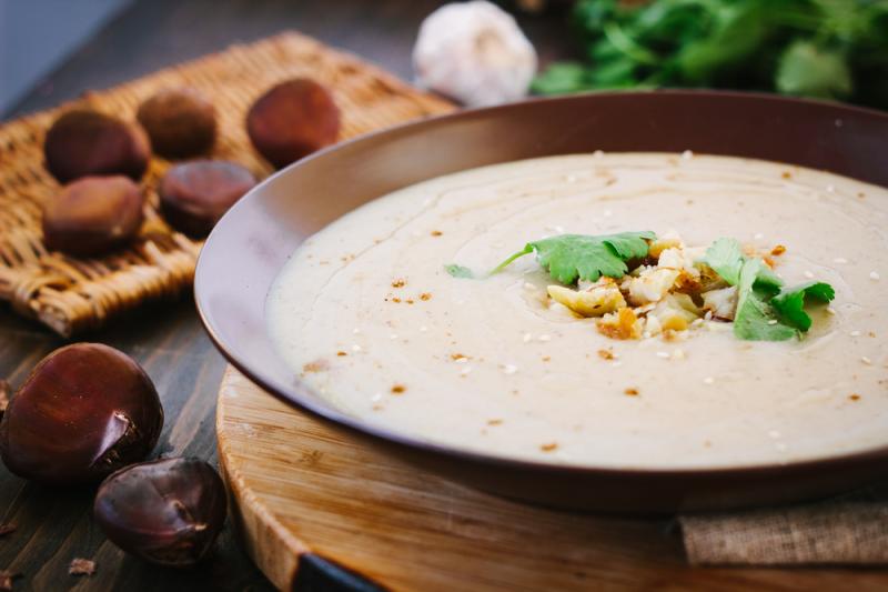 Zupa kasztanowa. Źródło: Sharaf Maksumov/Shutterstock