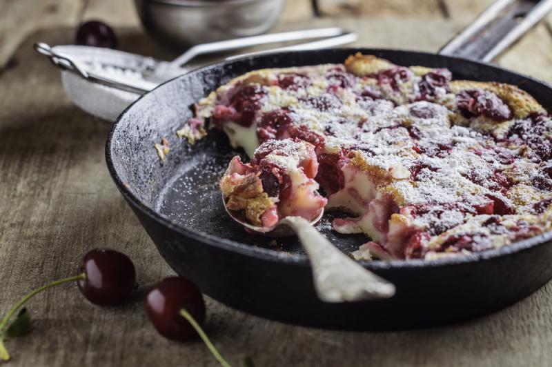 Klasyczne wiśniowe clafoutis. Źródło: iskraphoto/Shutterstock