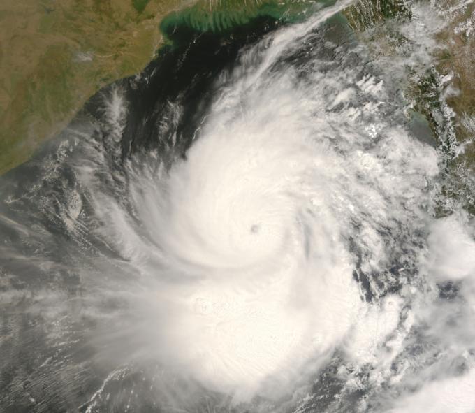 Zdjęcie satelitarne cyklonu Nargis. Fot. NASA
