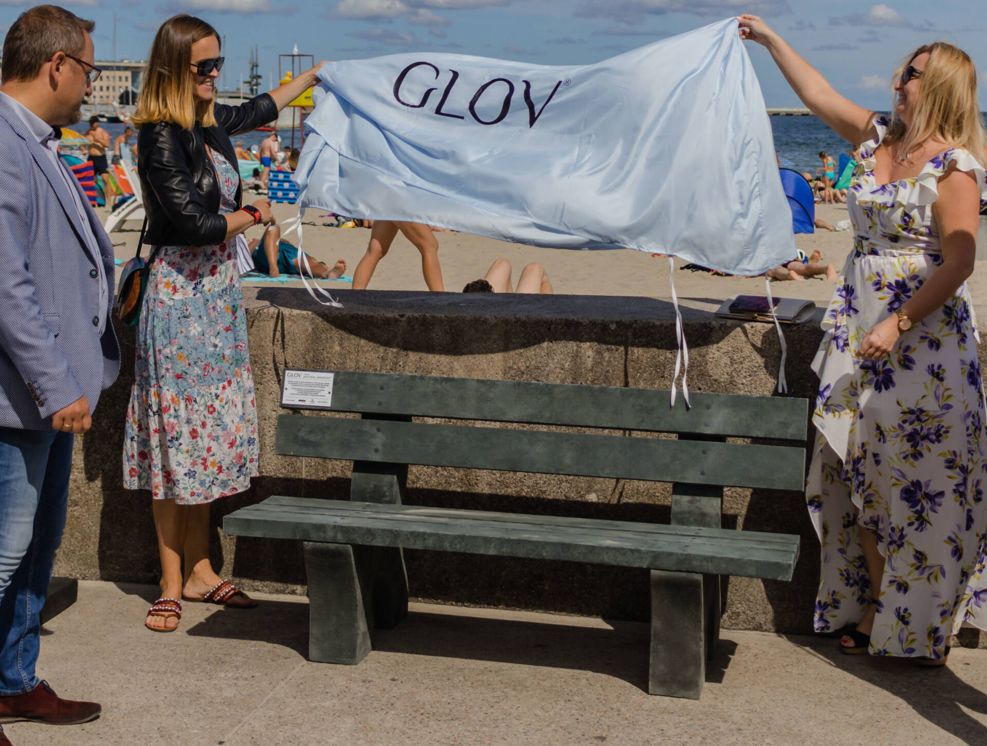 Odsłonięcie ławek w Gdyni, fot. Phenicoptere Sp. z o.o.