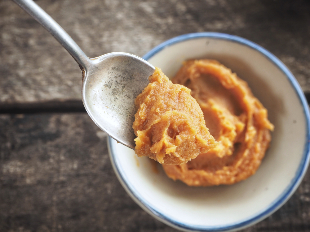 Jasna pasta z miso. Źródło: shutterstock