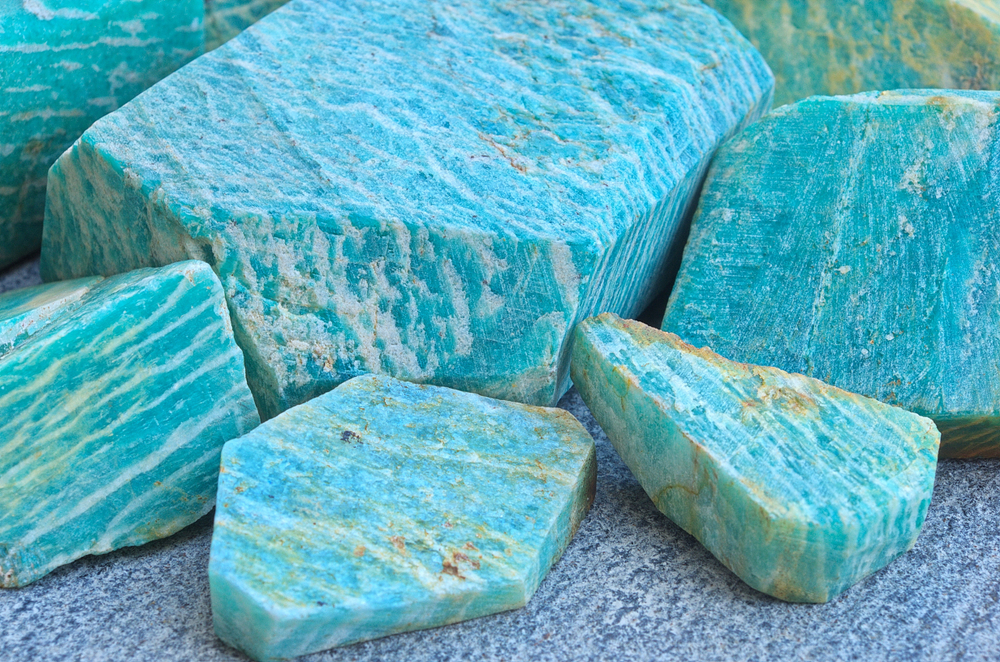 Niebieskie skały amazonitu. Źródło: shutterstock
