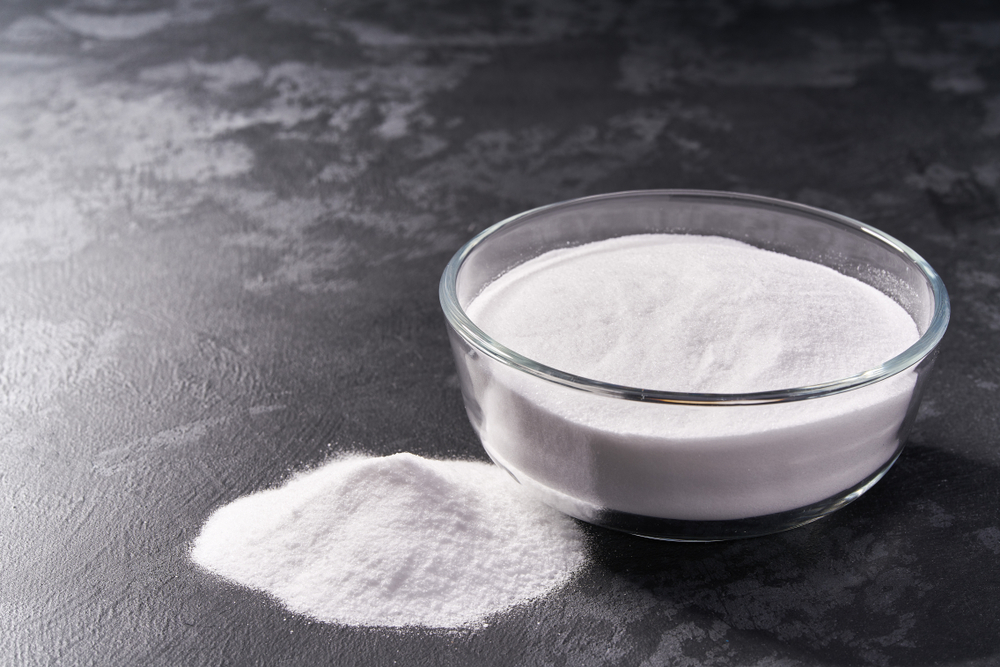 Soda kalcynowana inaczej nazywana jest węglanem sodu lub lekką sodą piorącą, fot. shutterstock