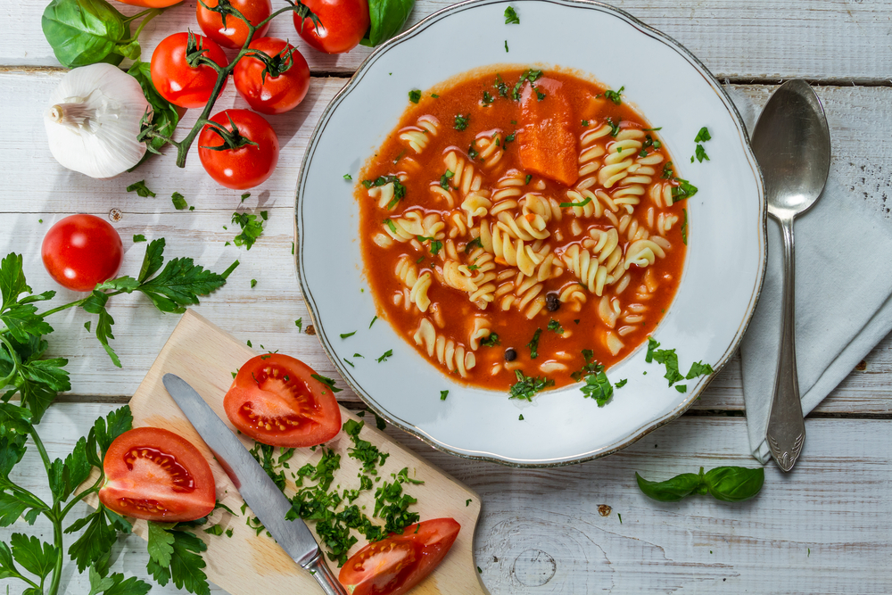 Zupa pomidorowa jest niekwestionowaną królową polskich stołów, fot. shutterstock