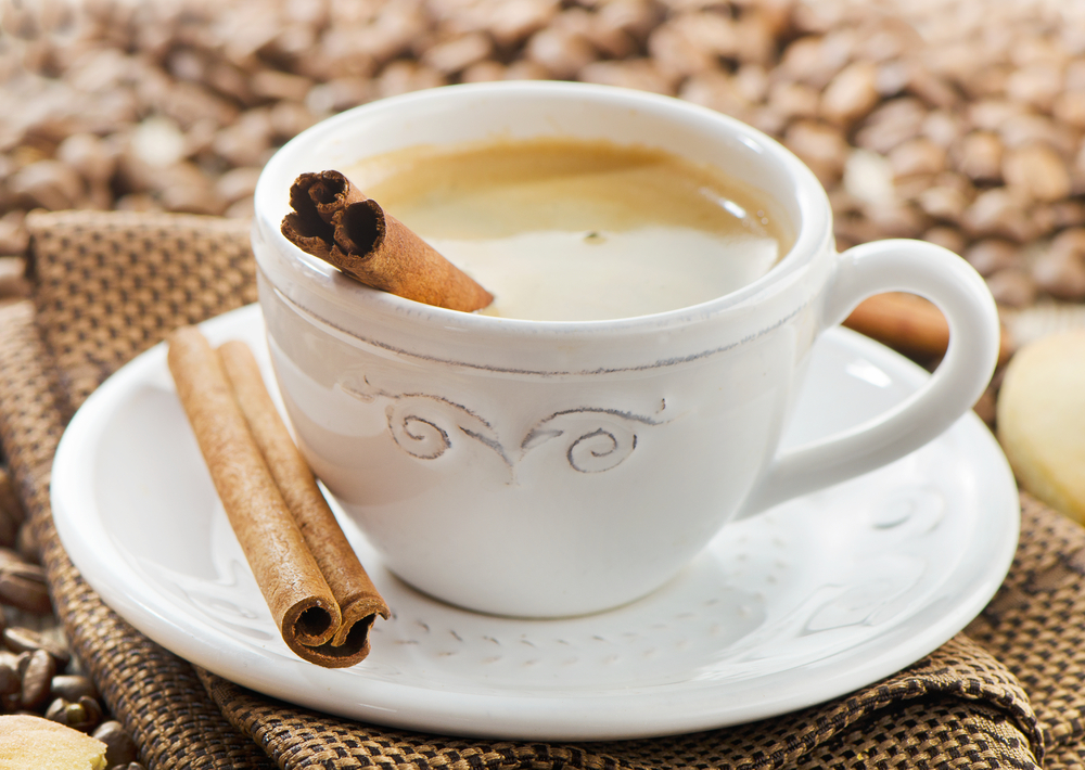 Kawa z cynamonem – bogatsza w antyoksydanty. Źródło: shutterstock
