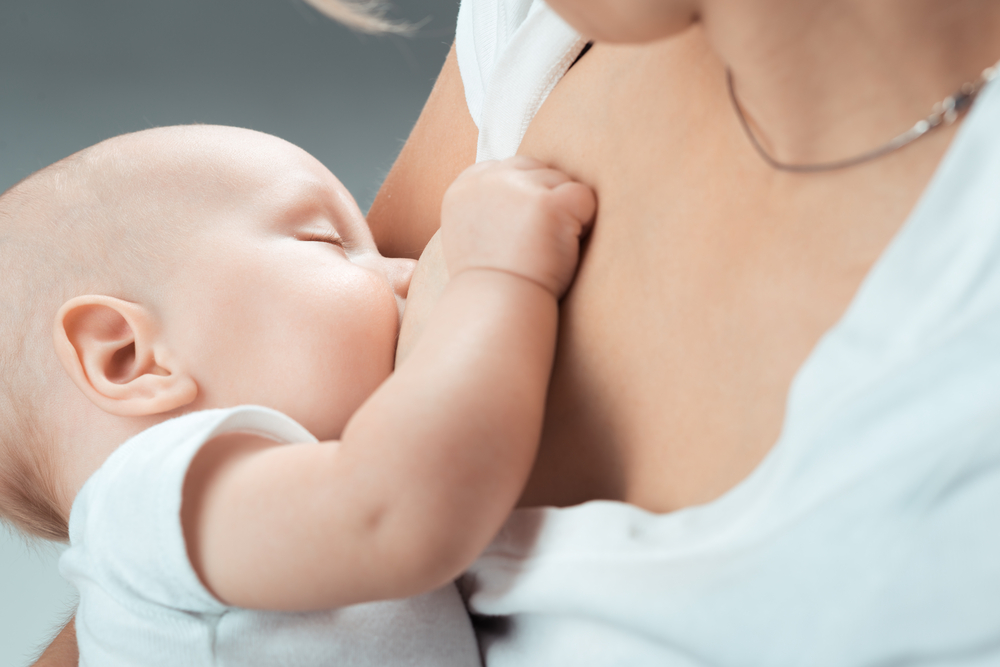 Pokarm matki dostarcza niemowlęciu wszystkich niezbędnych składników odżywczych. Źródło: shutterstock