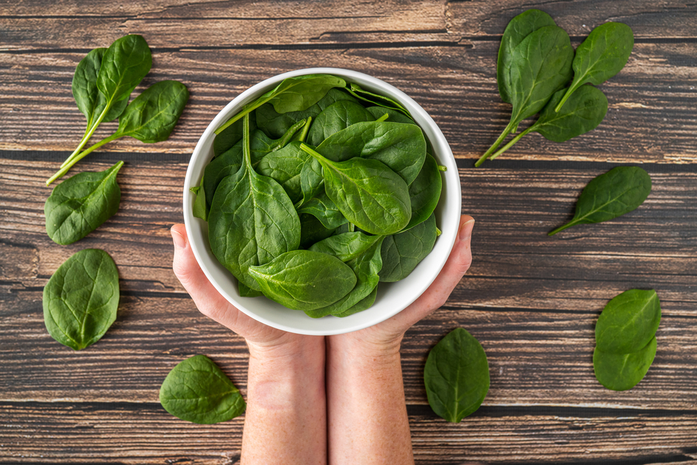 Liście młodego szpinaku, fot. shutterstock