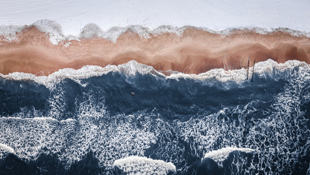 Zima nad Bałtykiem może być bardzo malownicza, fot. Shaiith/Shutterstock