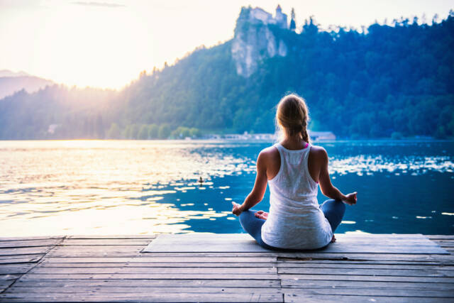 Medytacja to psychotechnika przywołująca poczucie relaksacji. Źródło: shutterstock