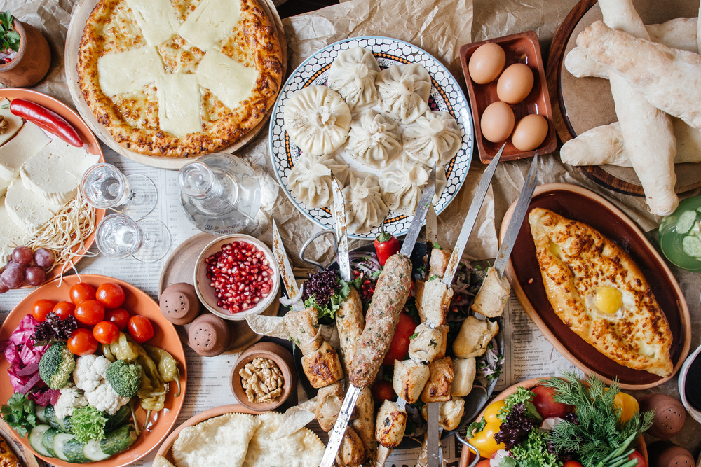 Gruzini mają powody do dumy, jeśli chodzi o ich sztukę kulinarną.  Źródło: shutterstock