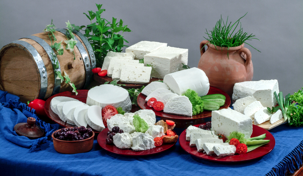 Tradycyjne greckie białe sery, fot. shutterstock