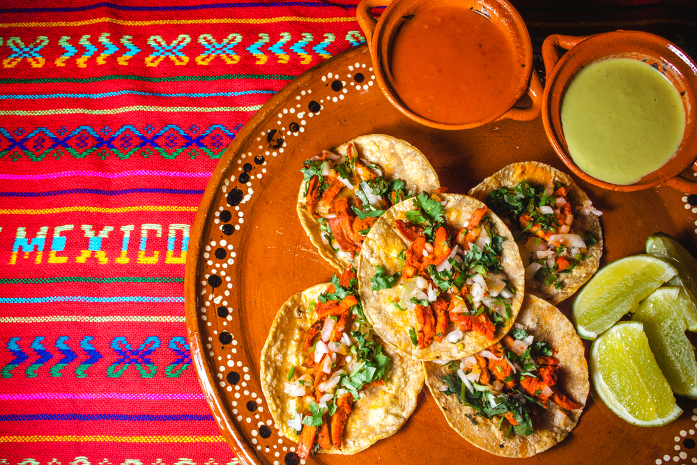 Tacos to najpopularniejsze danie kuchni meksykańskiej, które stało się swoistym symbolem tego kraju, fot. shutterstock