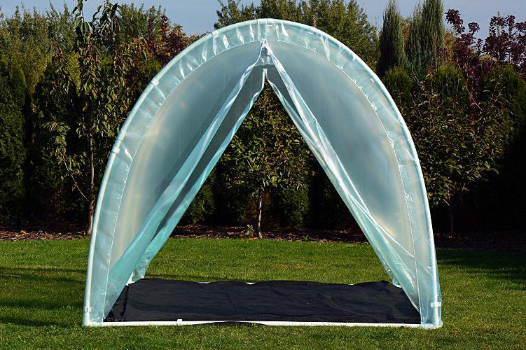 Tunele foliowe są gwarancją odpowiednich warunków do rozwoju roślin. Źródło: www.meblobranie.pl