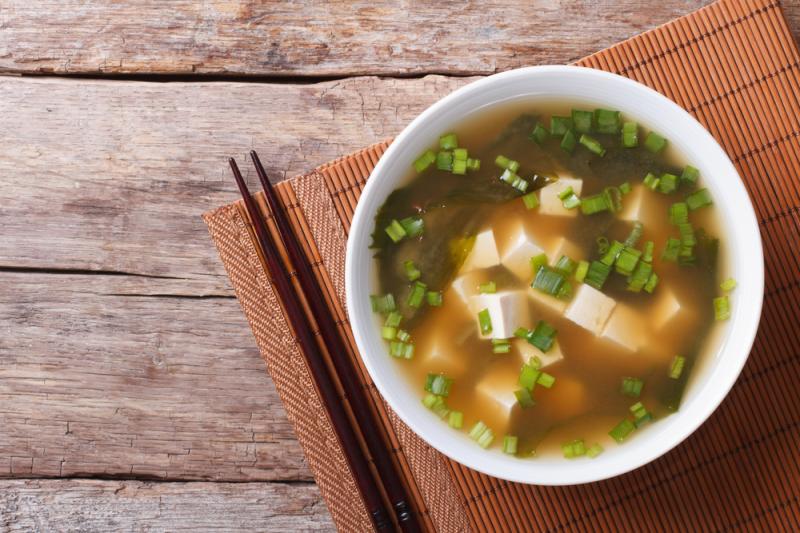 Z miso przygotowuje się m.in. zupę, fot. AS Foodstudio/Shutterstock