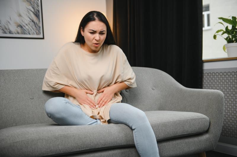 Z tą nieprzyjemną dolegliwością najczęściej zmagają się kobiety. Fot. Hryshchyshen Serhii/Shutterstock