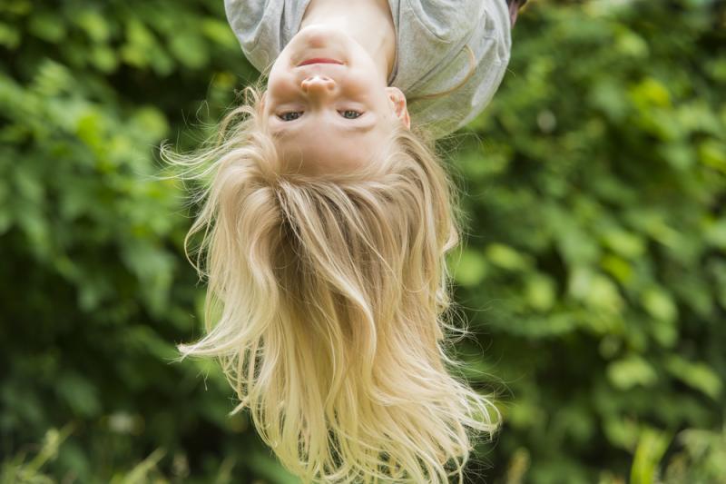 Blond włosy wynikają z bardzo niskiej produkcji melaniny, fot. Petr Bonek/Shutterstock