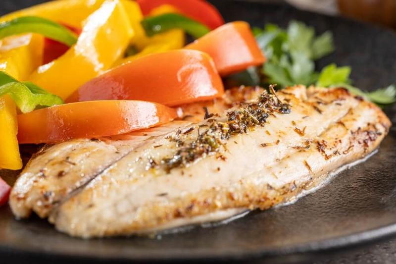 Smażony filet z tilapii, fot. WS-Studio/Shutterstock