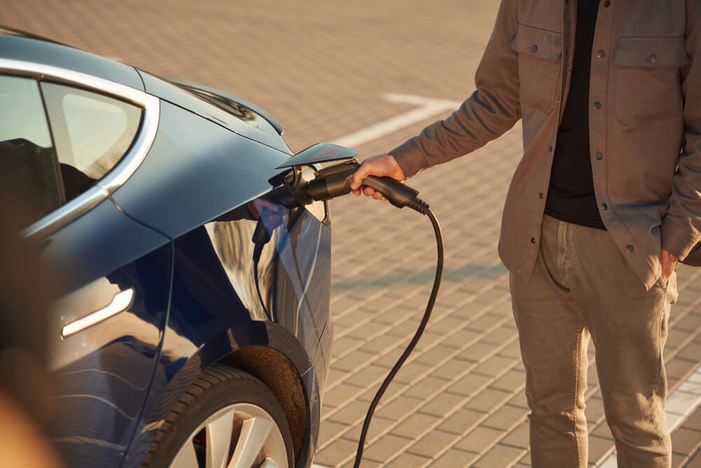 Po polskich drogach jeździ coraz więcej aut elektrycznych