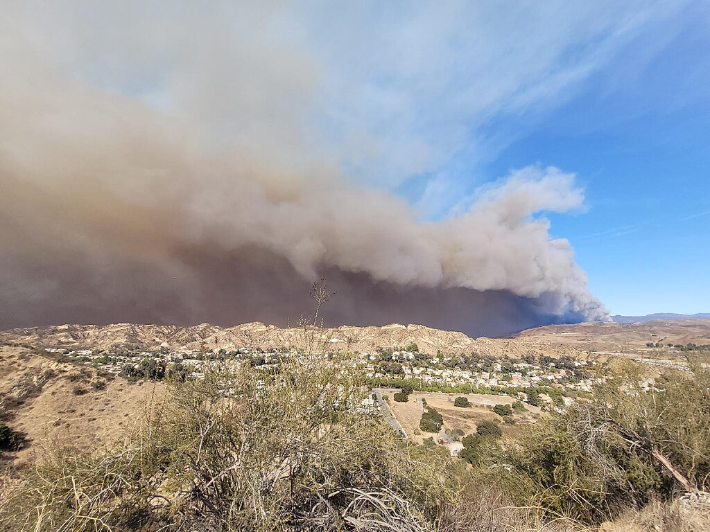Chmura toksycznego dymu w czasie pożarów w Kalifornii