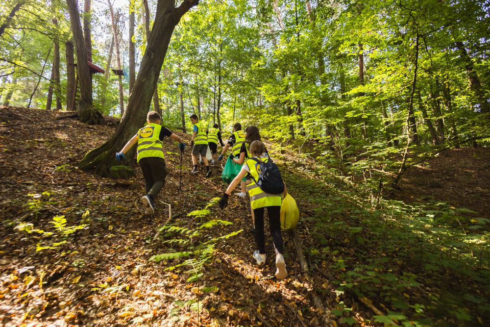 Prawie 800 osób i 900 kg śmieci – tak wyglądała akcja ‘WARTA warta posprzątania’