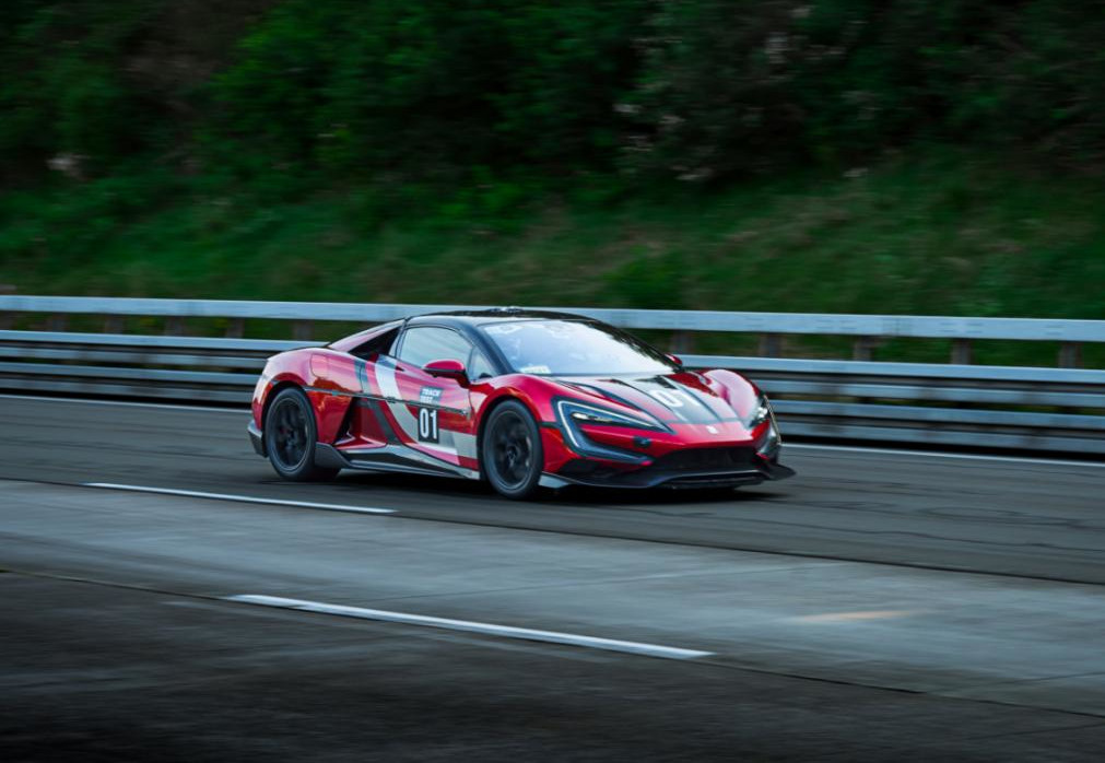 Elektryczny pogromca barier: YANGWANG U9 pędzi 472 km/h i bije światowy rekord