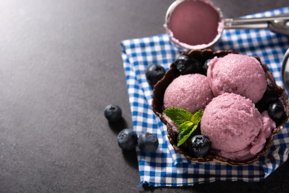 Domowe lody jagodowe