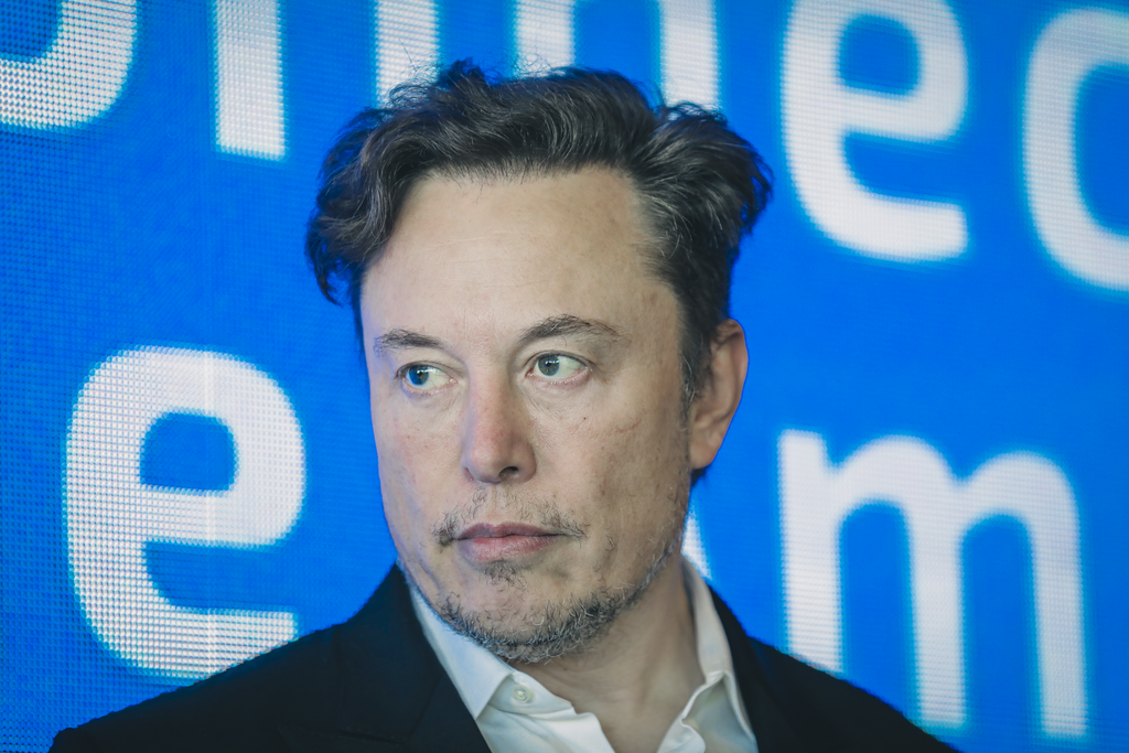 Grokipedia kontra Wikipedia: Elon Musk tworzy „encyklopedię bez cenzury”