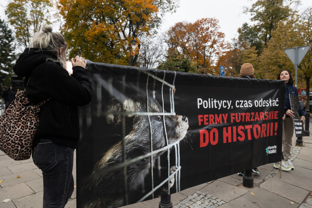 akaz hodowli zwierząt na futra połączył społeczeństwo i polityków