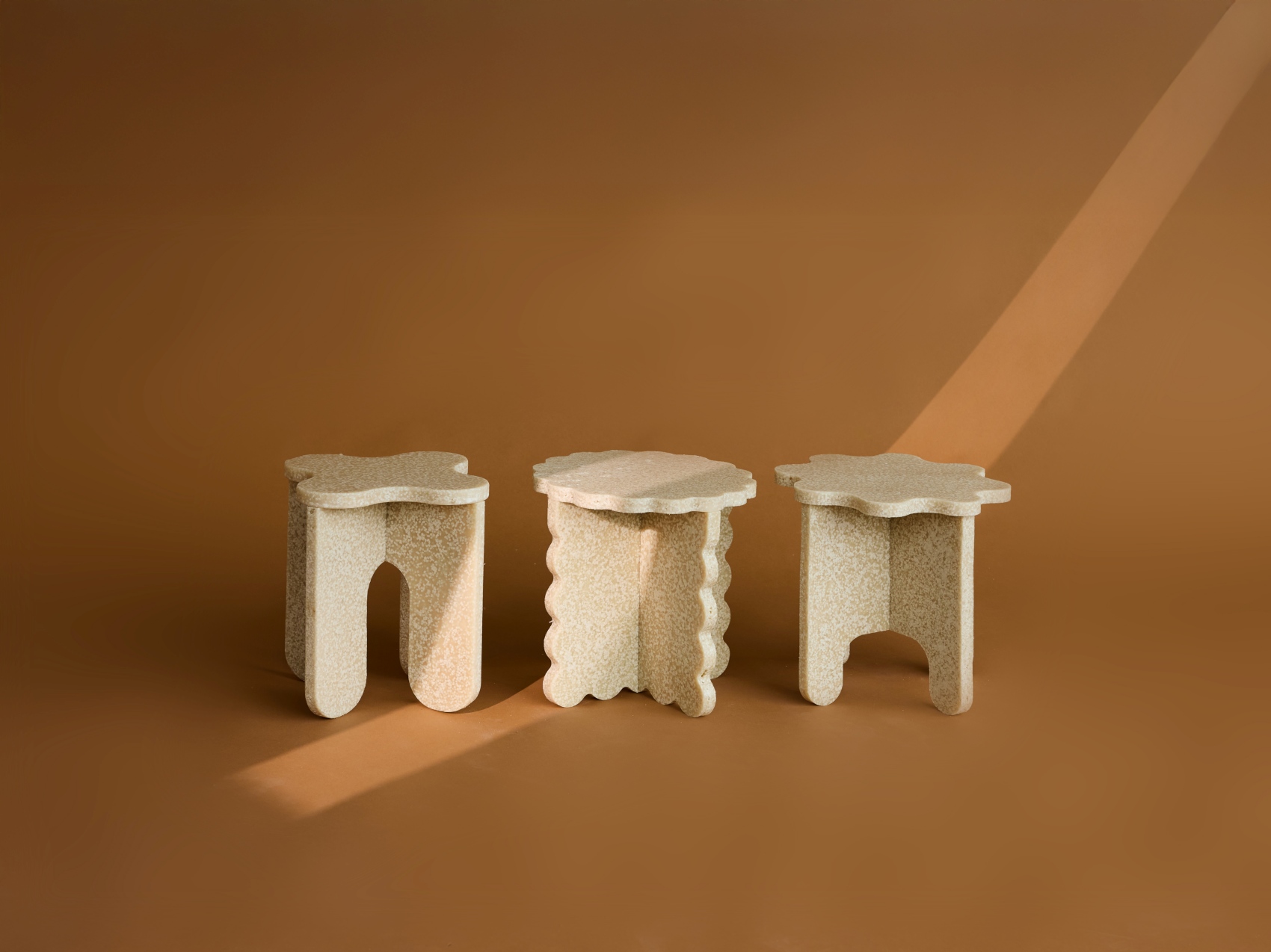 Polacy stworzyli meble i lampy z biodegradowalnych materiałów