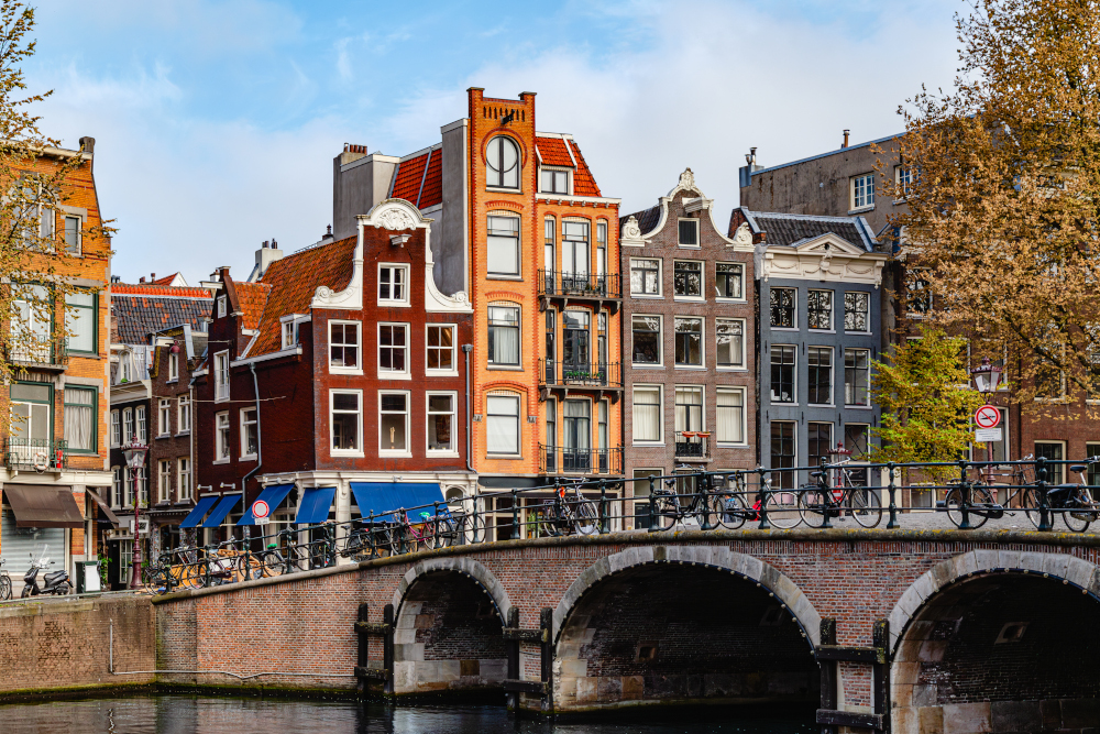 Amsterdam jako pierwsza stolica świata zakazuje reklam mięsa – krok w stronę zrównoważonej diety