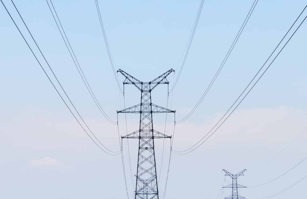 Niższe rachunki za prąd w Europie – jak obniżyć podatki od energii elektrycznej